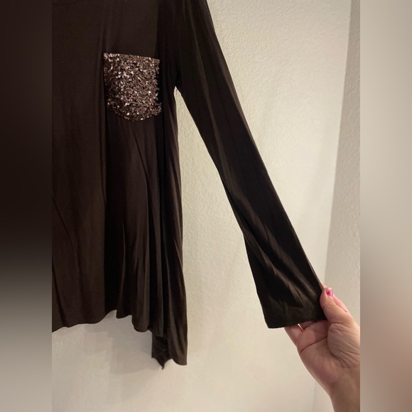 Olive green Long Sleeve Top with Gold Sequin Pocket - Picture 3 of 6